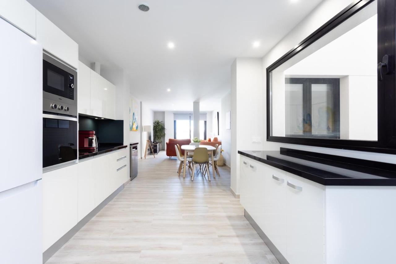 אל מדאנו New 140M2 Loft-Style Flat At Town Heart, 3 Beaches Close Casa Leon מראה חיצוני תמונה