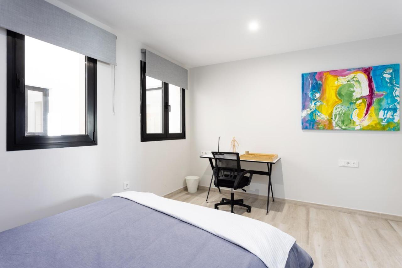 אל מדאנו New 140M2 Loft-Style Flat At Town Heart, 3 Beaches Close Casa Leon מראה חיצוני תמונה