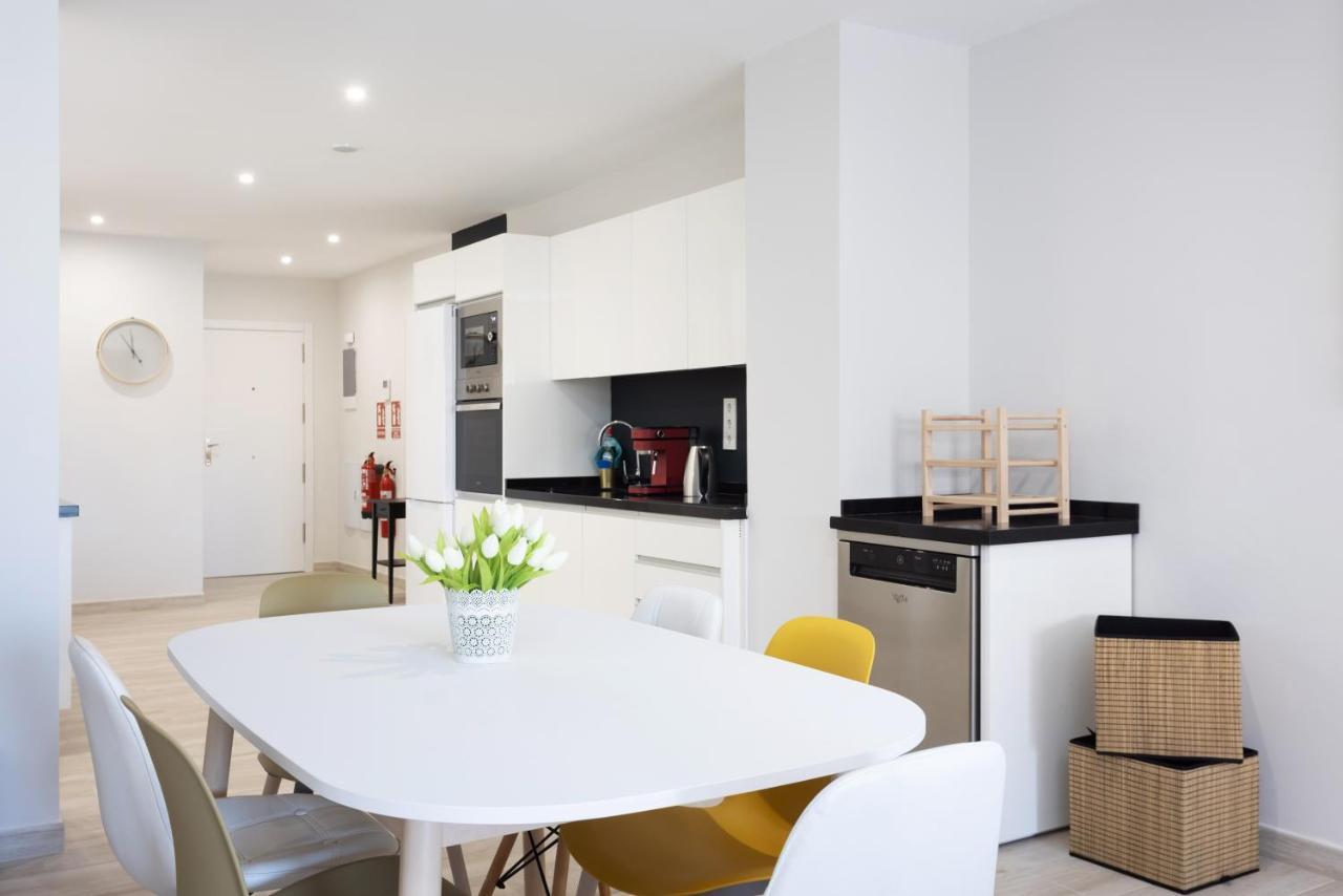 אל מדאנו New 140M2 Loft-Style Flat At Town Heart, 3 Beaches Close Casa Leon מראה חיצוני תמונה