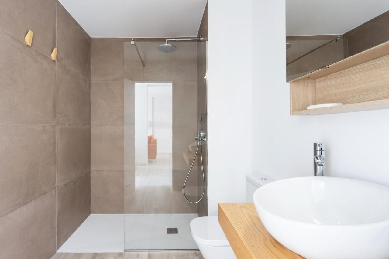 אל מדאנו New 140M2 Loft-Style Flat At Town Heart, 3 Beaches Close Casa Leon מראה חיצוני תמונה