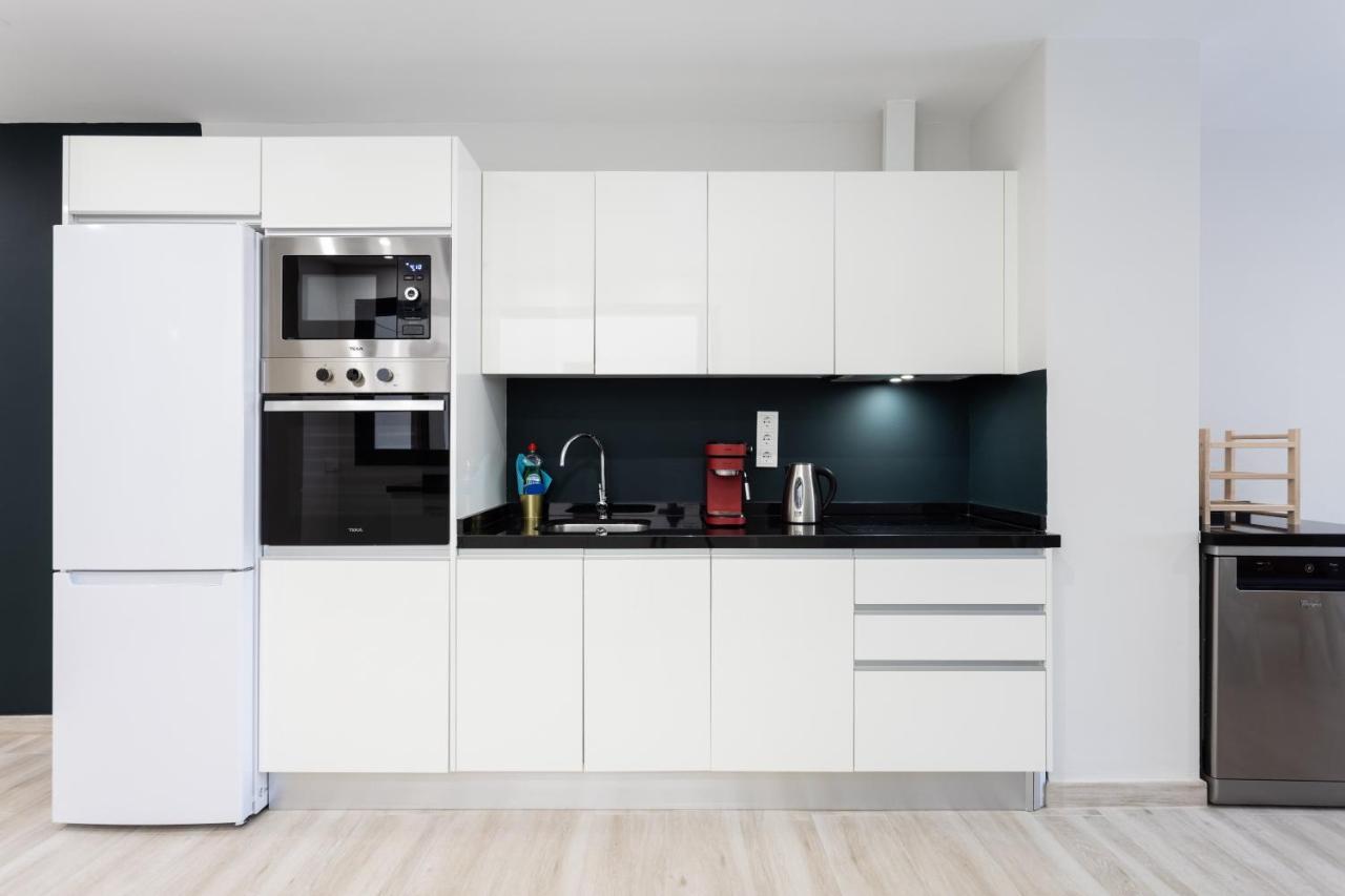 אל מדאנו New 140M2 Loft-Style Flat At Town Heart, 3 Beaches Close Casa Leon מראה חיצוני תמונה