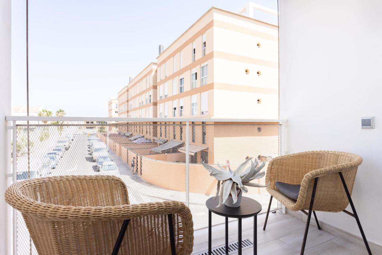 אל מדאנו New 140M2 Loft-Style Flat At Town Heart, 3 Beaches Close Casa Leon מראה חיצוני תמונה